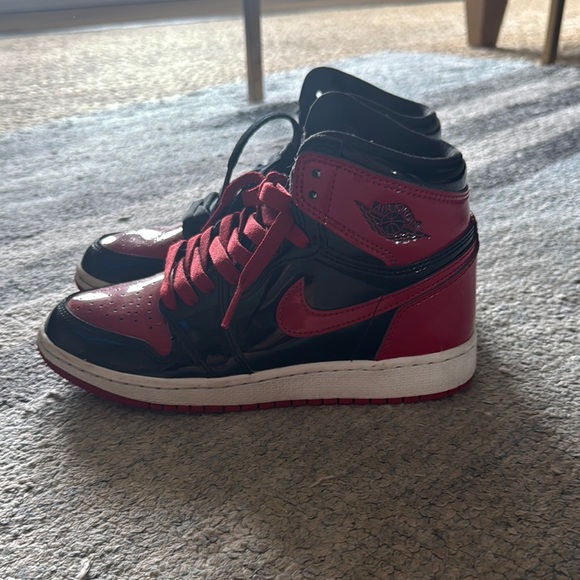 AIR JORDAN 1 RETRO HIGH OG 'PATENT BRED' SNEAKERS FOR MEN - Picture 2 of 6